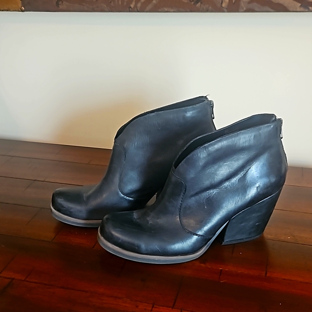 Korks booties